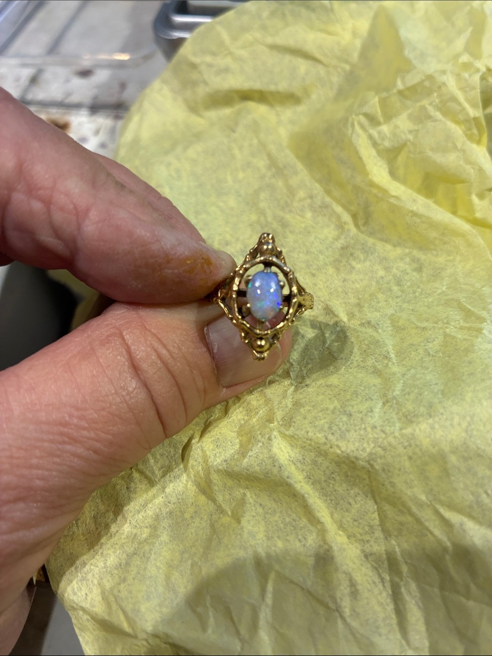 14K Unique Opal Ring. Size 5. 3.19 Grams